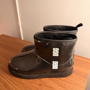 UGG Kid’s Classic Clear Mini Rain Boots Size 6